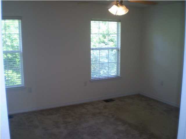 OAK PARK TOWNHOMES - Residential Lease