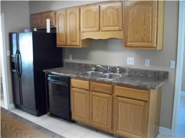 MARY ESTHER MANOR - Residential Lease