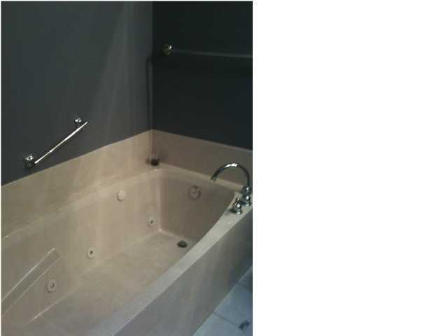 BAYVIEW MANOR - Residential Lease