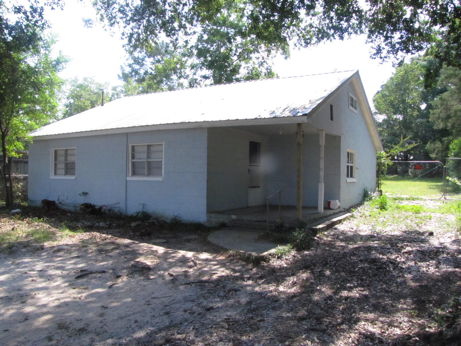 This 2 bedroom home has a large upstairs loft that could be used as a media room, game room, or a bedroom if needed. The living room is a nice size and plenty of room in the kitchen for a table. The owner will allow a small pet with breed approval and pet fee. The home is available January 15.
