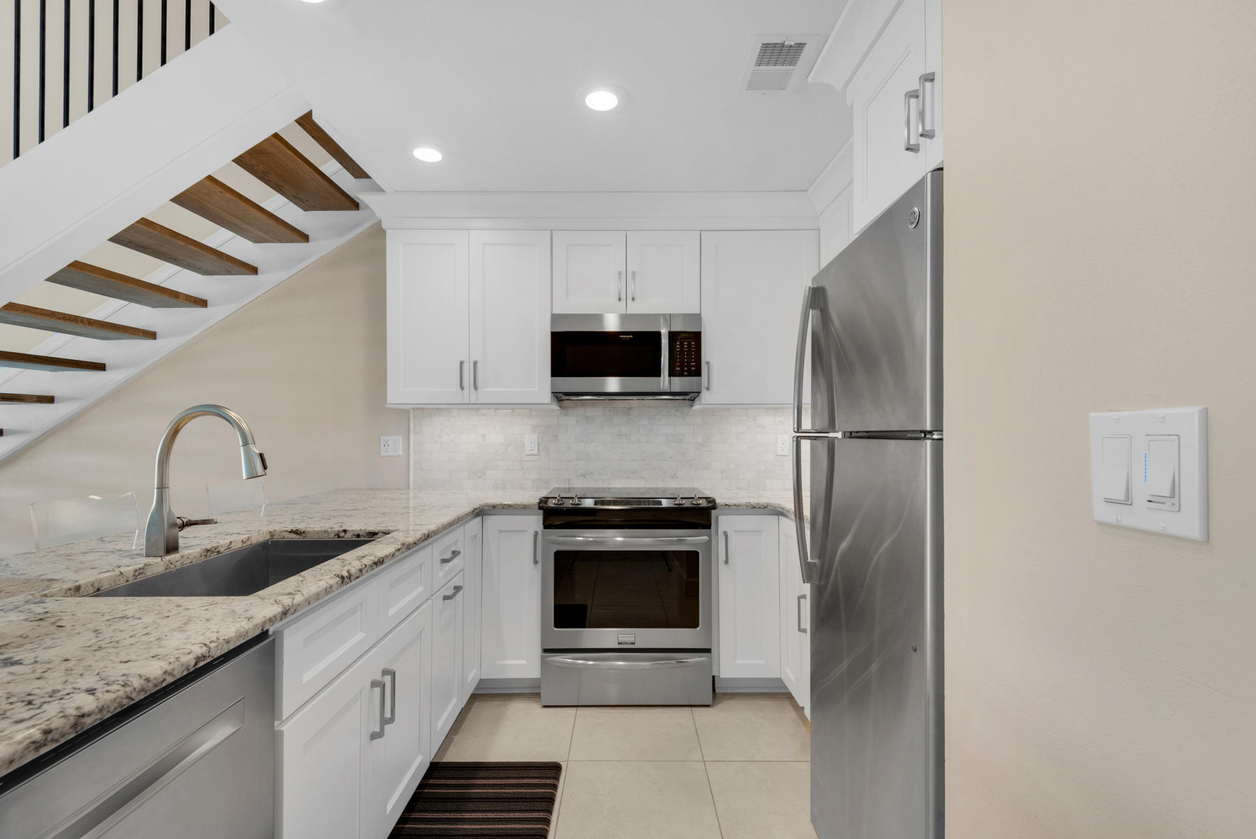 WINDANCER CONDO - Residential