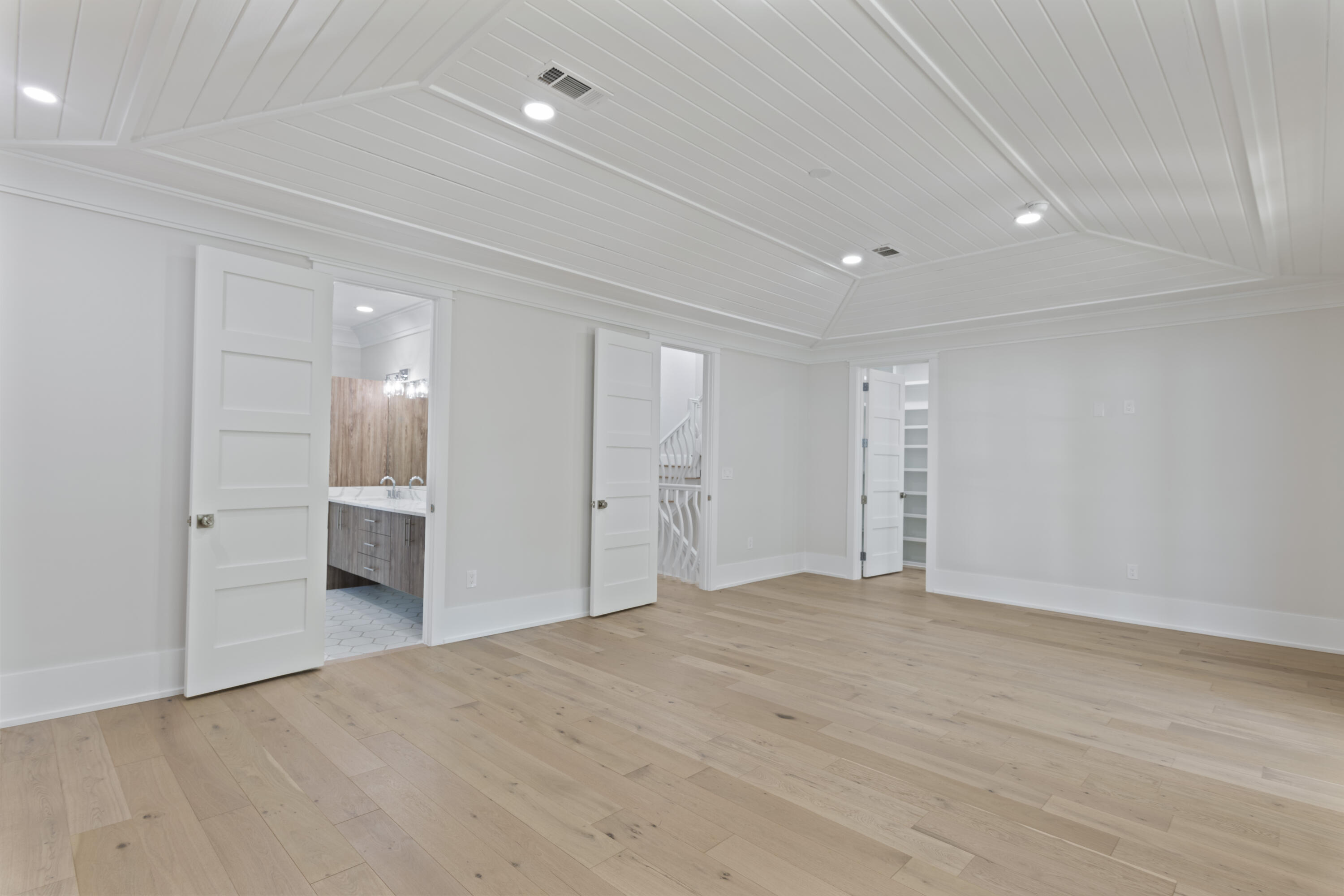 CALYPSO POINTE - Residential
