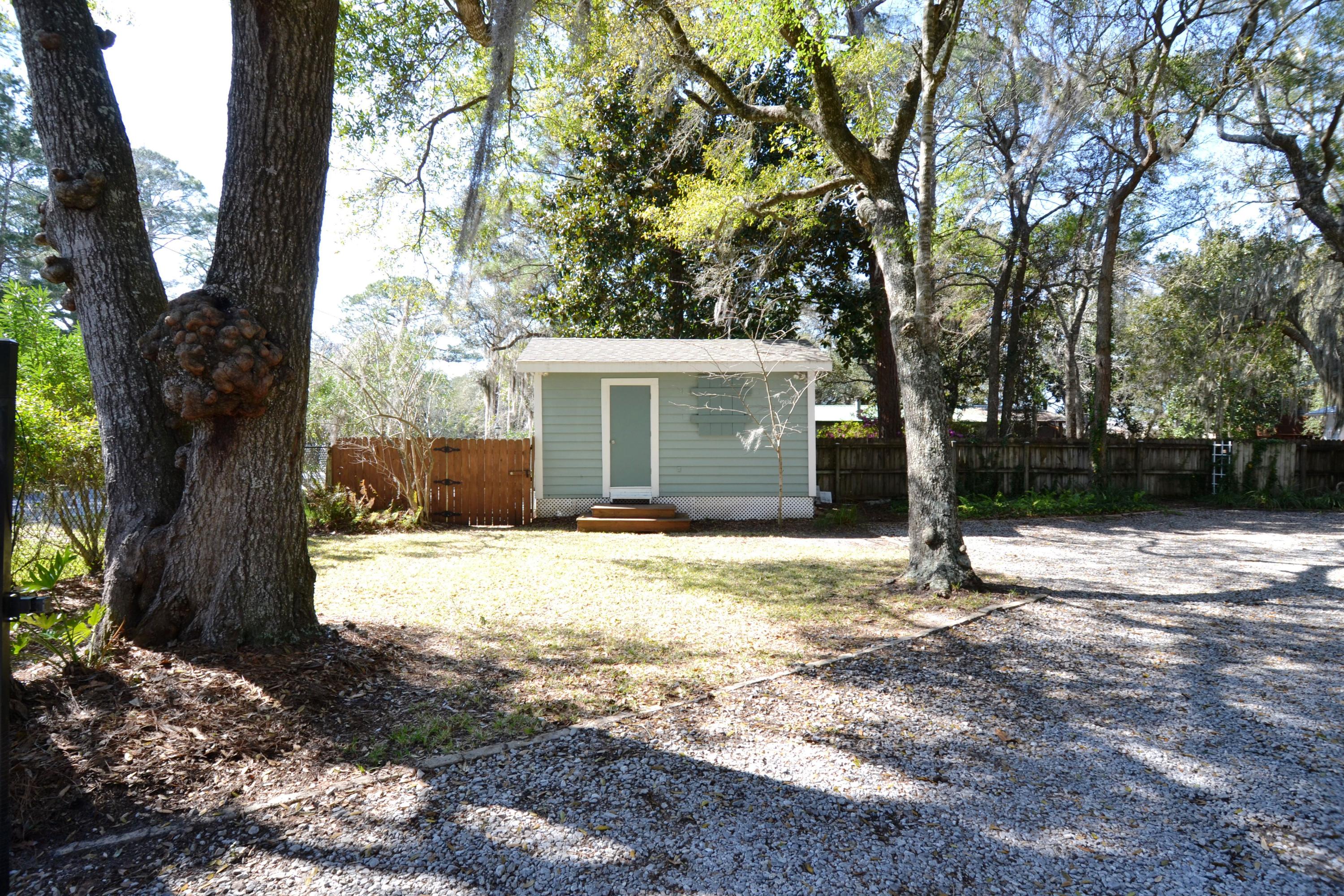 TURQUOISE BEACH - Residential Lease