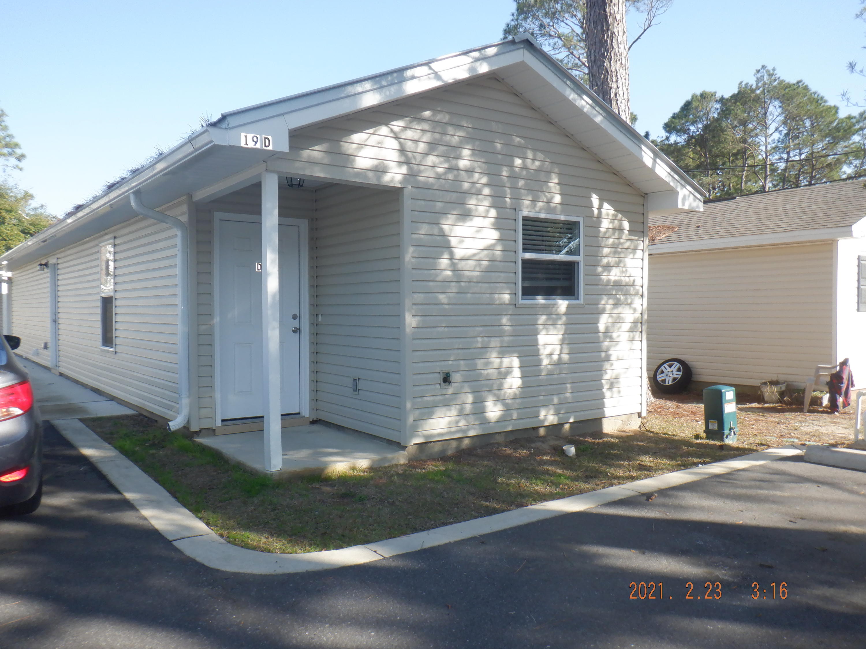This adorable duplex was built in 2018.  It has a contemporary look that is hard to come by. Very close to downtown Fort Walton Beach and the beaches.