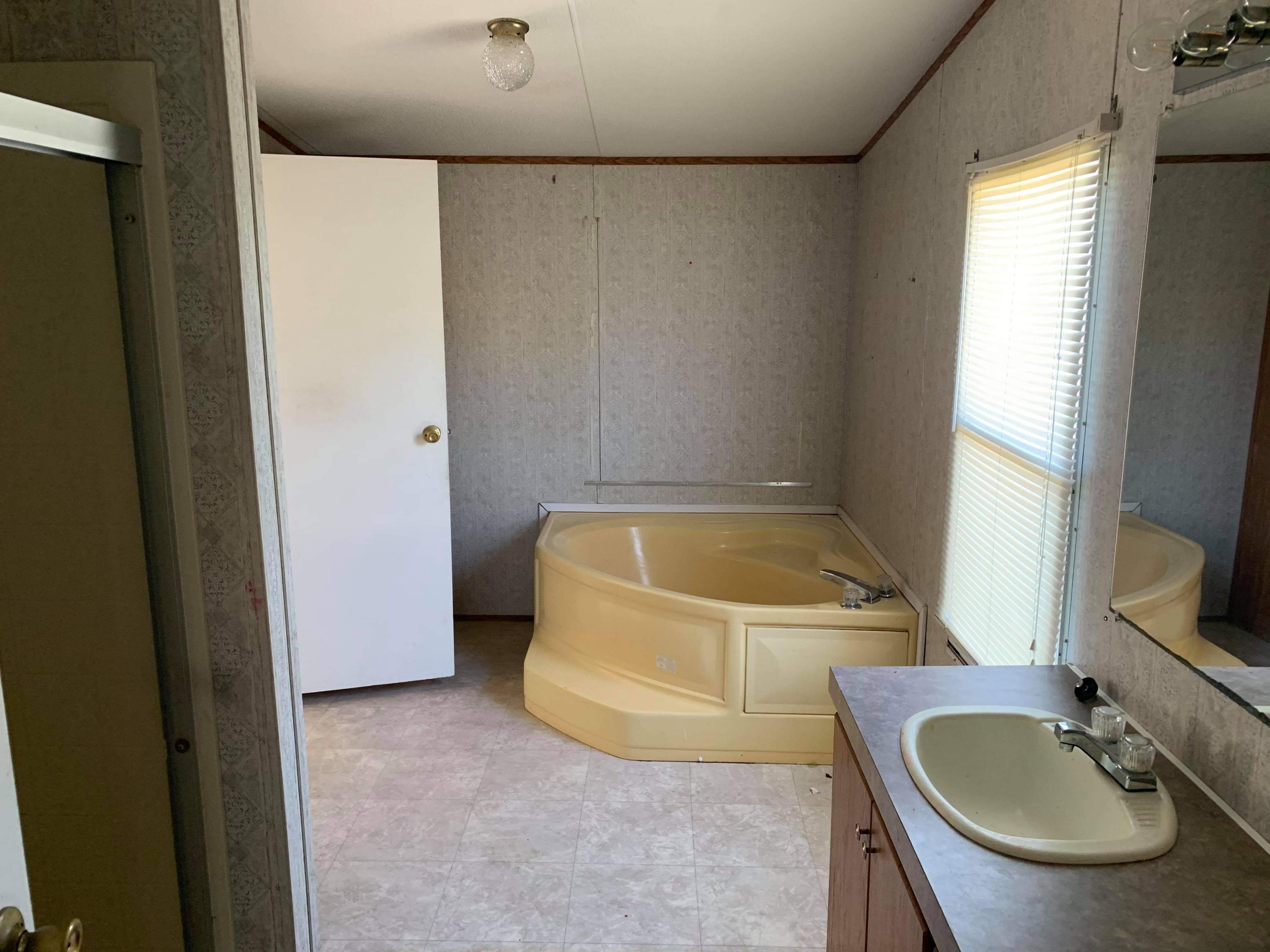 Juniper Lake Estates, Unit 6; Oakwood Hills. - Residential