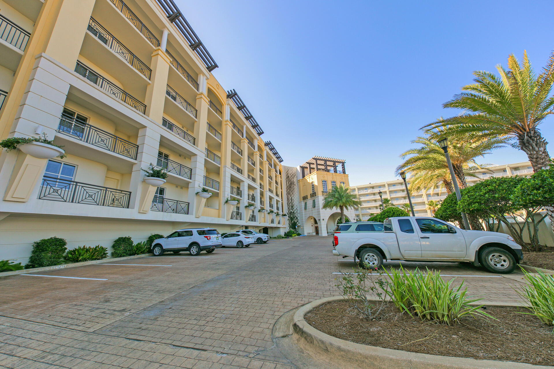 BELLA RIVA - Residential