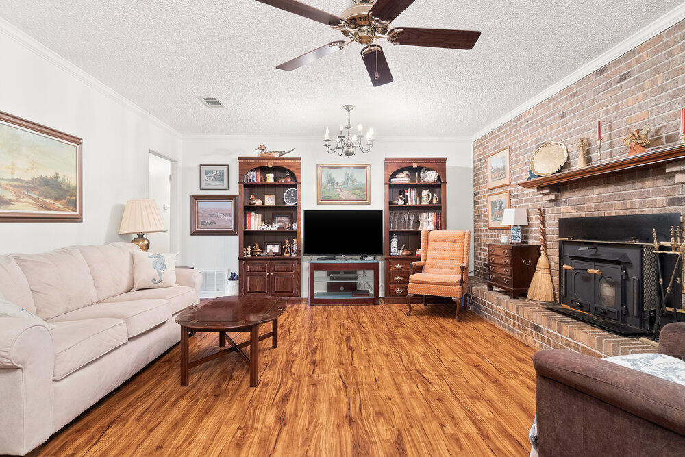 COUNTRY SQUIRE ESTATES - Residential