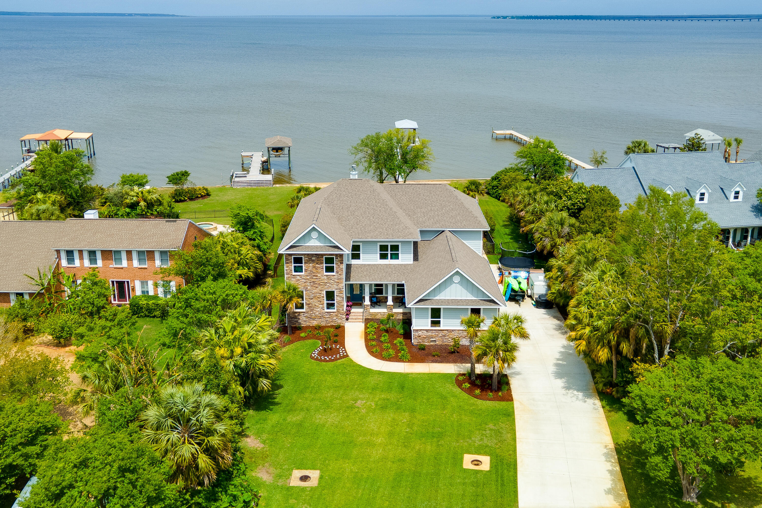 WHISPER BAY - Residential