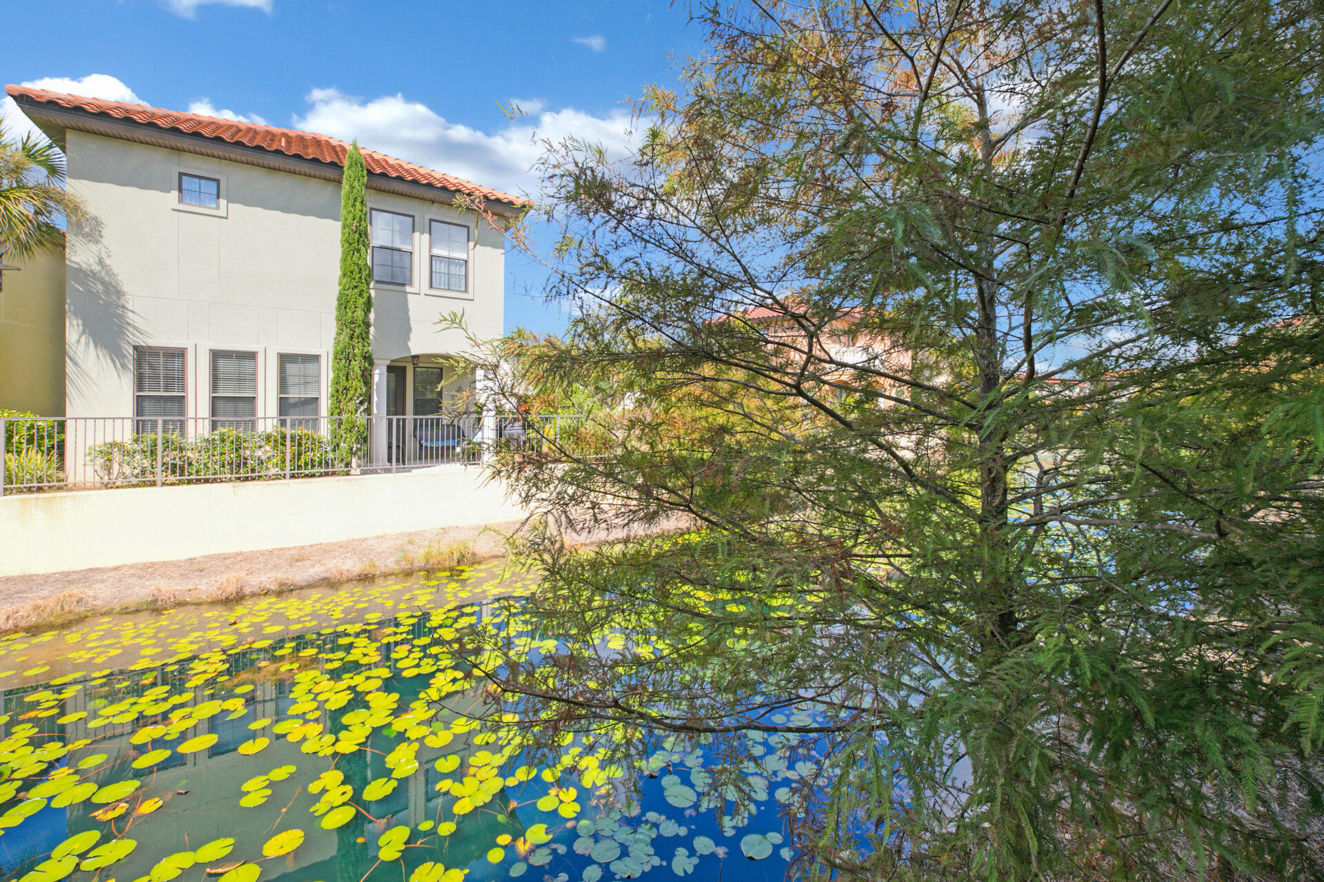 VILLA LAGO - Residential