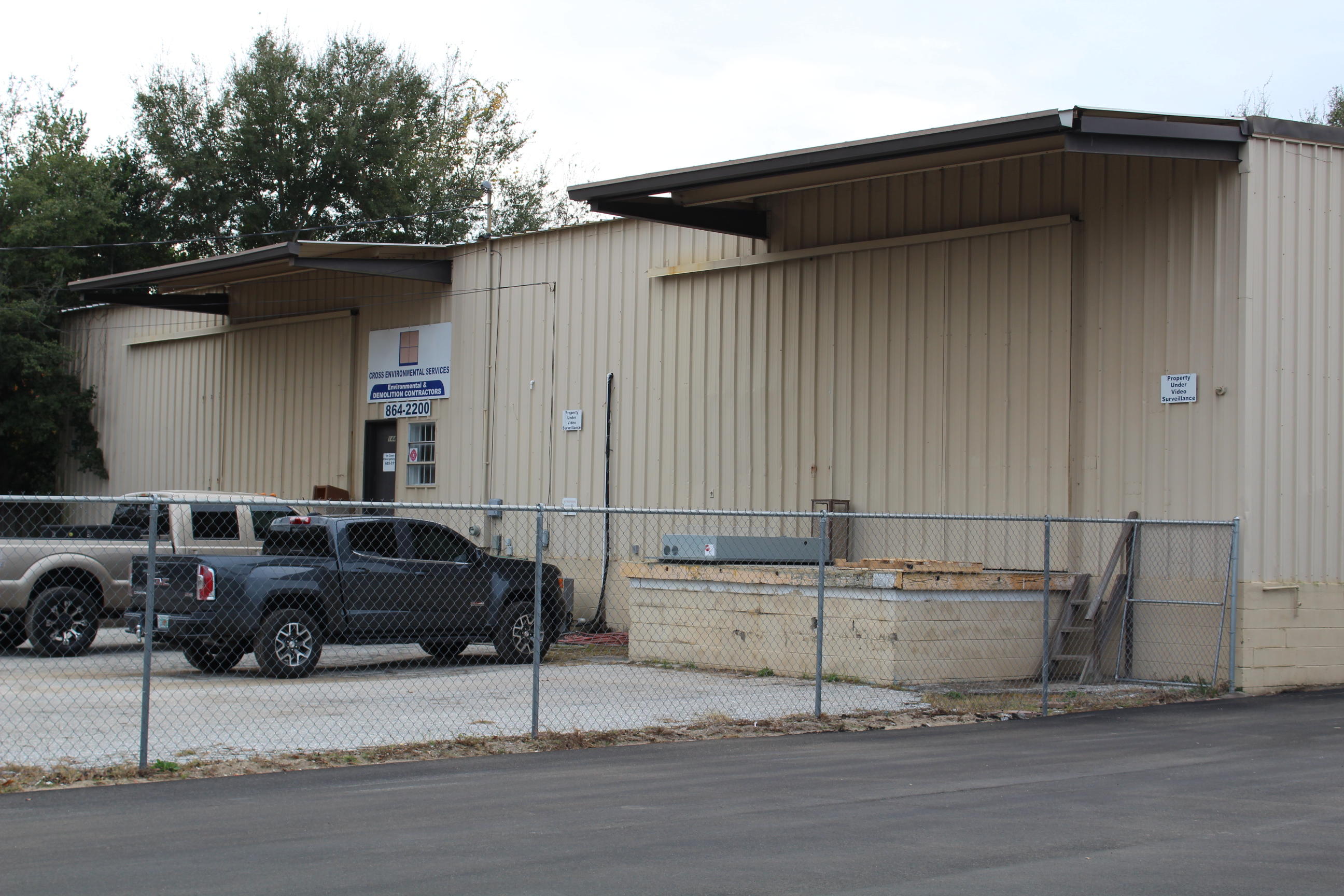 Above ground loading dock height warehouse building with approx. 1,200 sqft of office. One restroom, chain link fenced. 2 sliding garage doors. May be able to add additional fenced lot across the street.