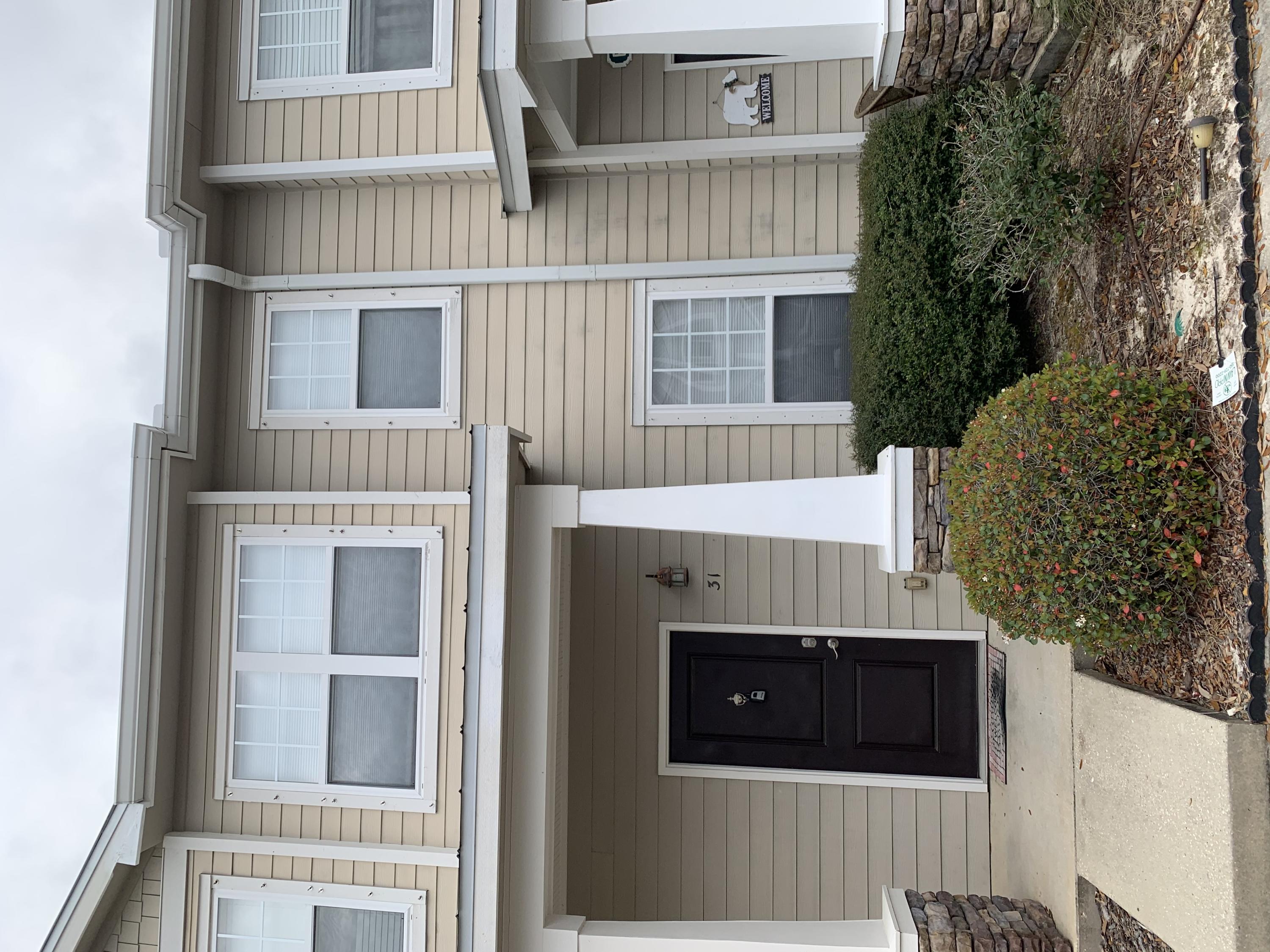 Great 2 bedroom/2 1/2 bath townhome in the Verandas of Freeport!  This spacious floor plan offers open living, dining and kitchen area. It also features granite countertops, breakfast bar, covered back porch.