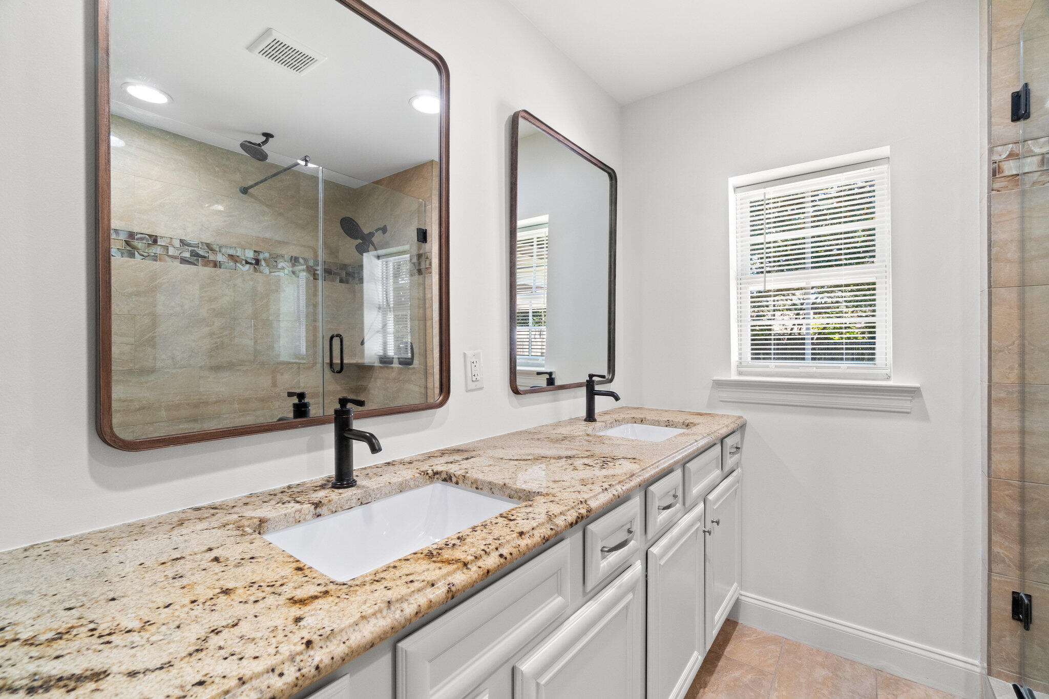 GARNIERS BEACH 7TH - Residential