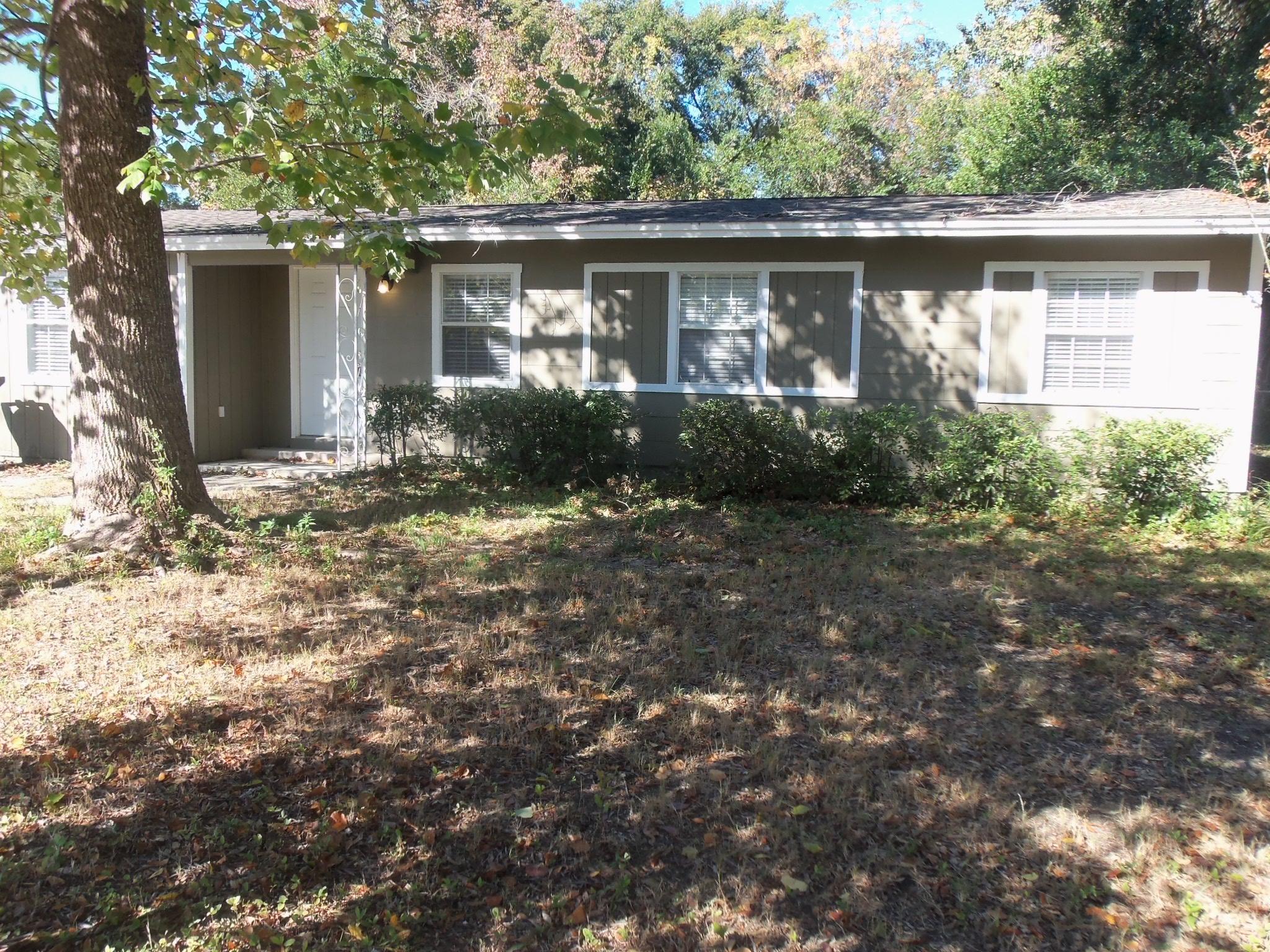 Home in central Fort Walton Beach. New appliances with open living room and kitchen floor plan. Large backyard. Close to both bases, schools, and shopping. Call to schedule your showing! Available 6/23/17