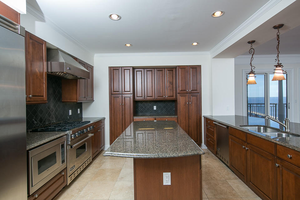 ONE WATER PLACE AT KELLY PLANTATION - Residential