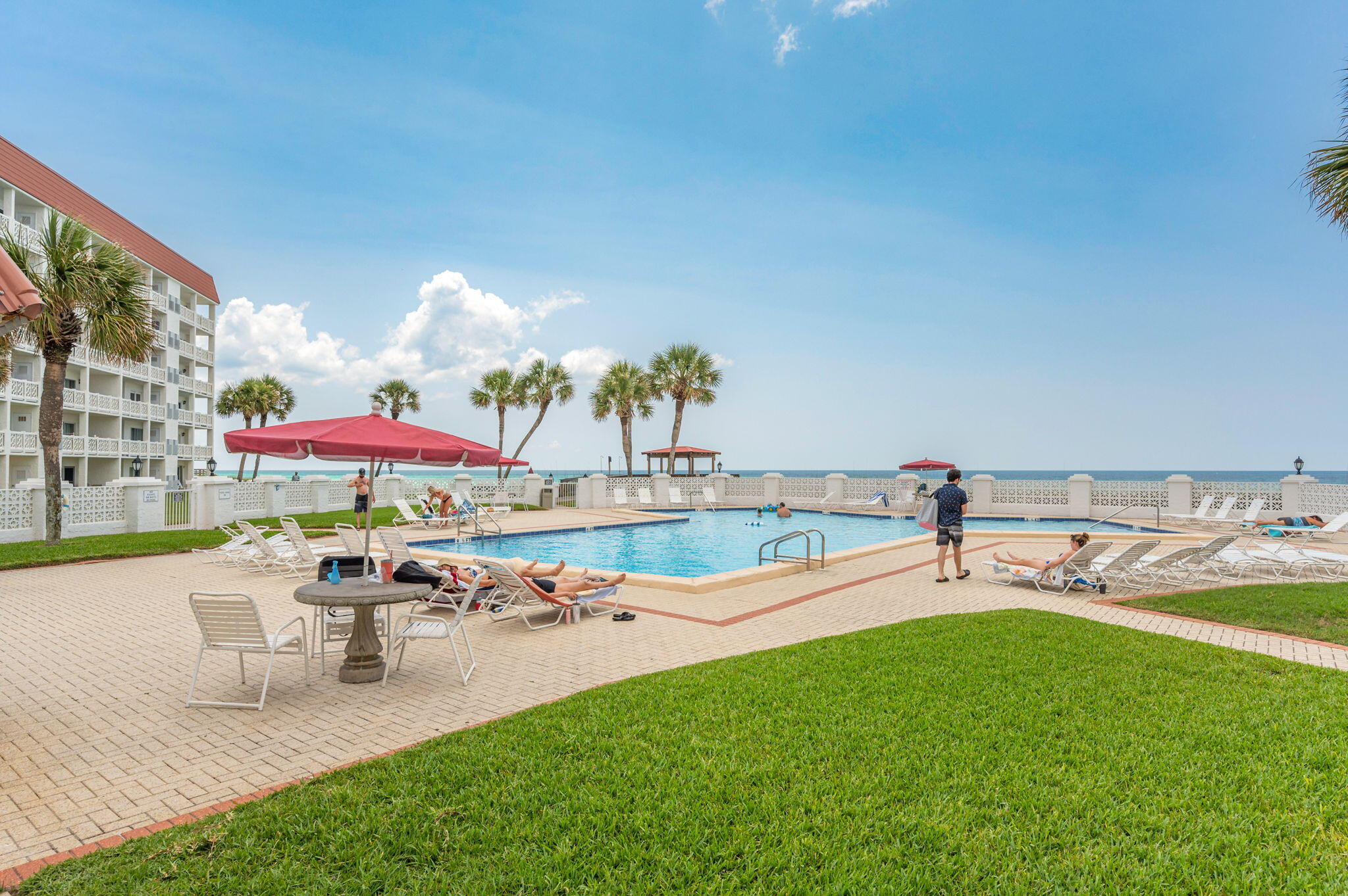 EL MATADOR CONDO - Residential