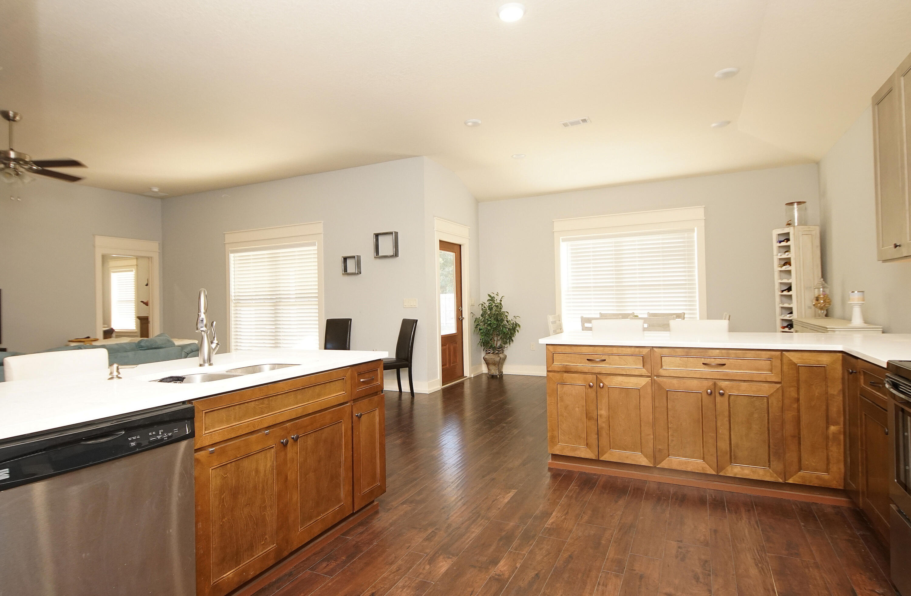 VALLEY VIEW SOUTH - Residential Lease