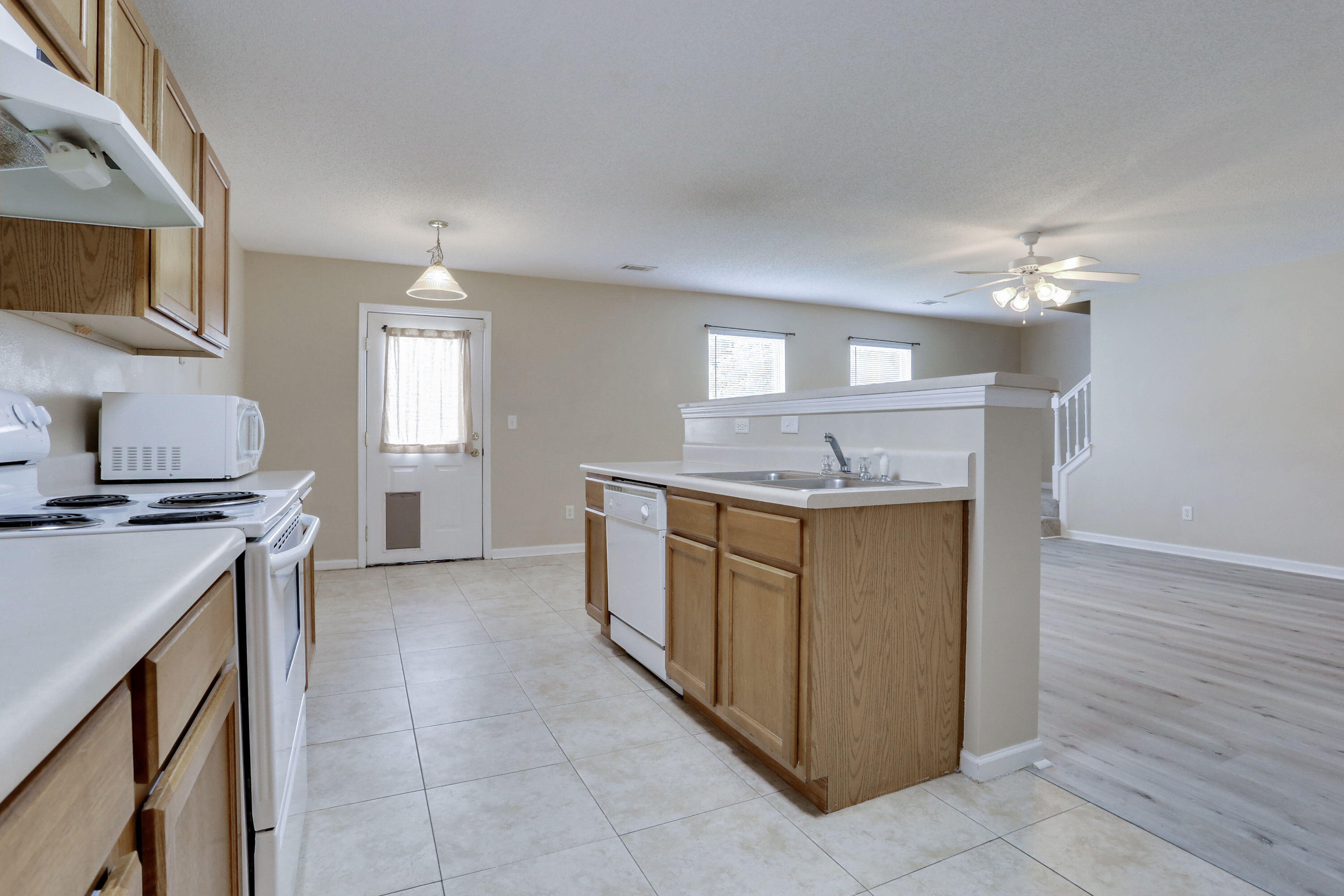 STILLWELL ESTATES - Residential Lease