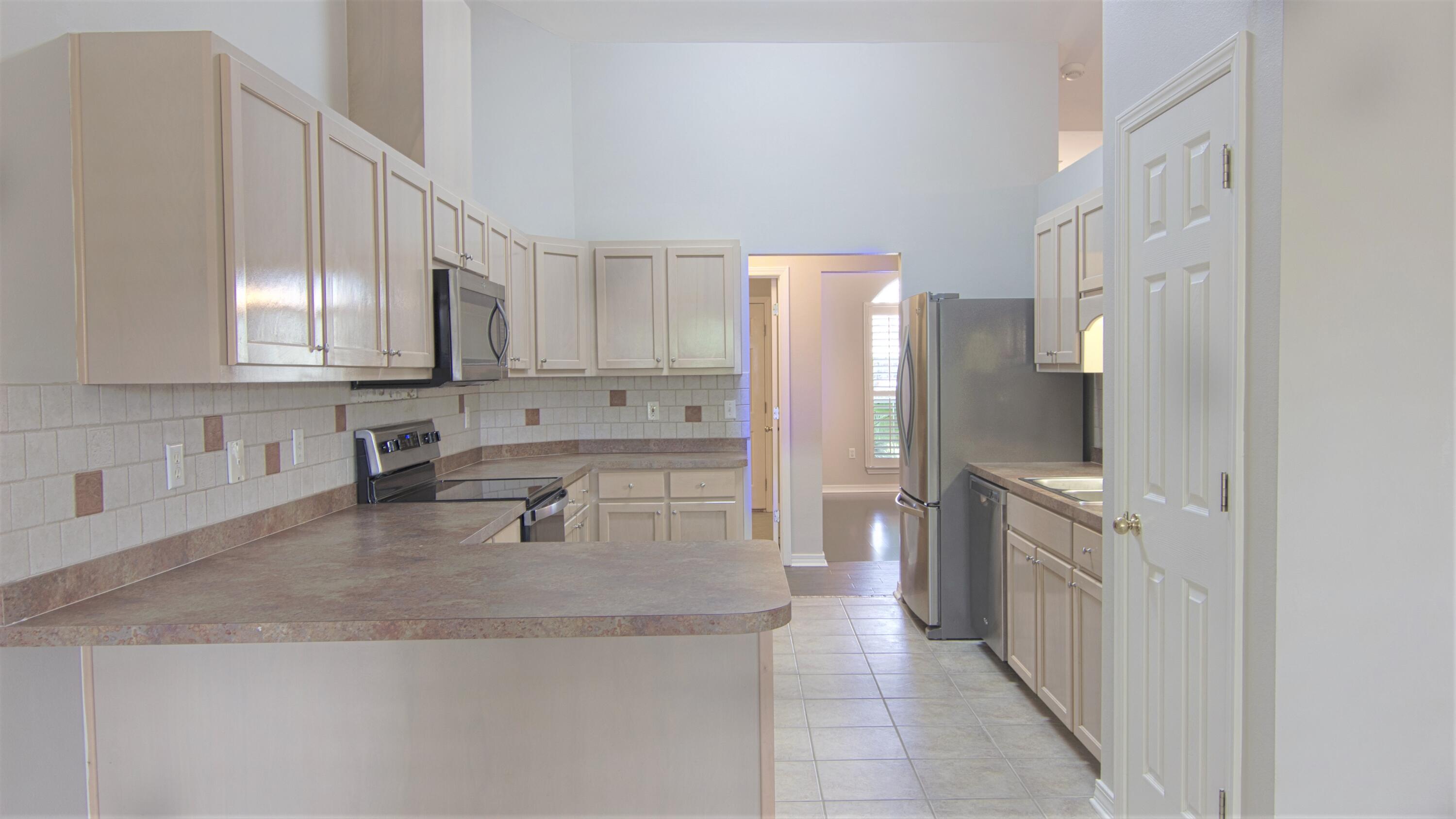 CREETWOODS - Residential Lease