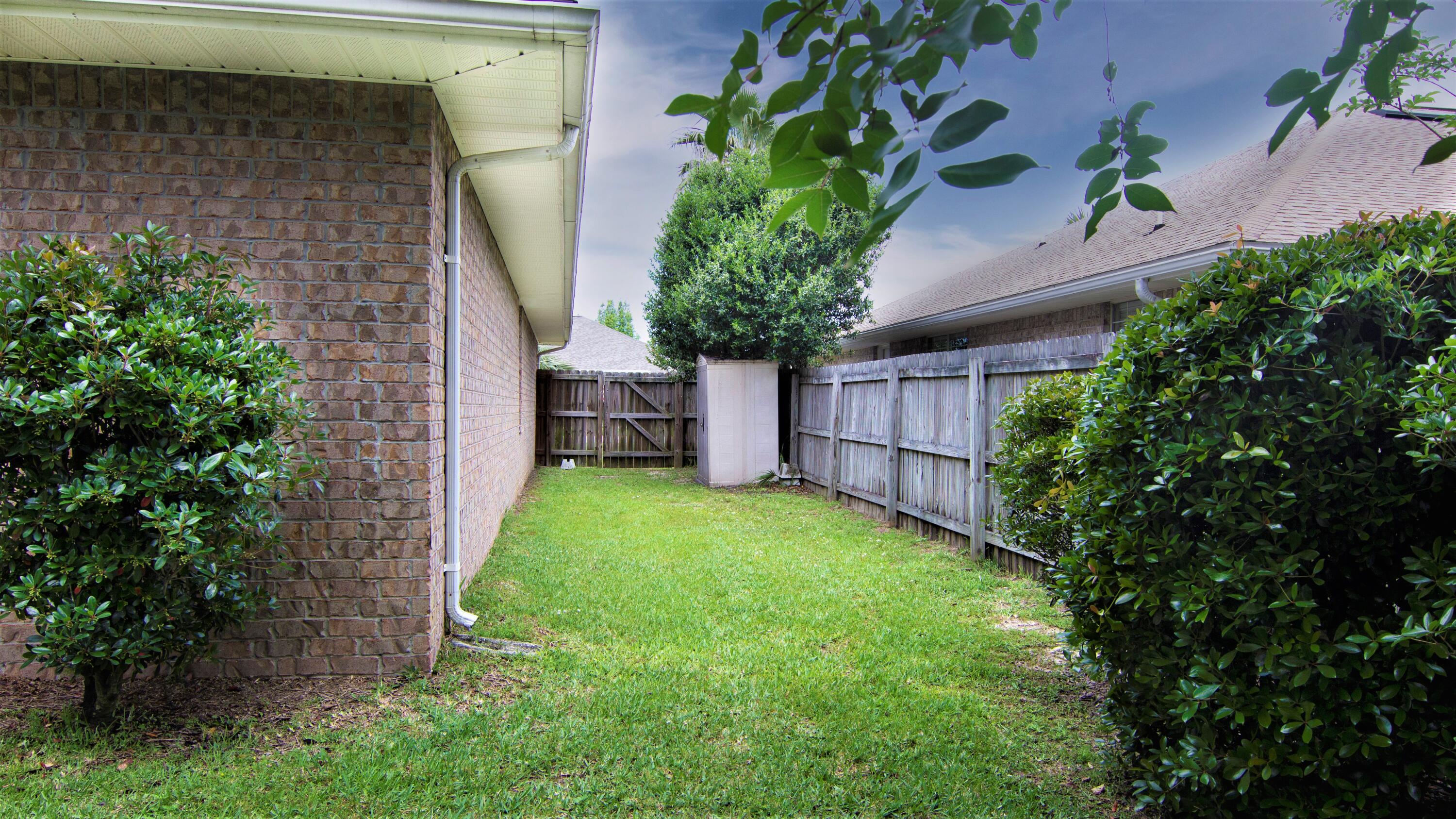 CREETWOODS - Residential Lease