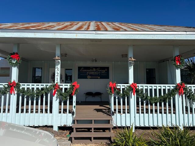 GREAT LOCATION! lots of parking, furnished space behind a Real Estate Company, Private office plus large open area and a conferance room, Private entrance and bath