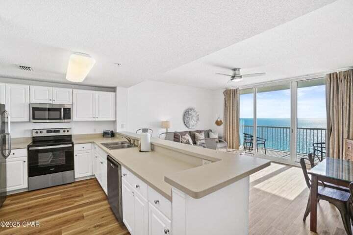MAJESTIC BEACH TOWERS I - Residential