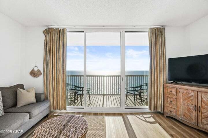 MAJESTIC BEACH TOWERS I - Residential