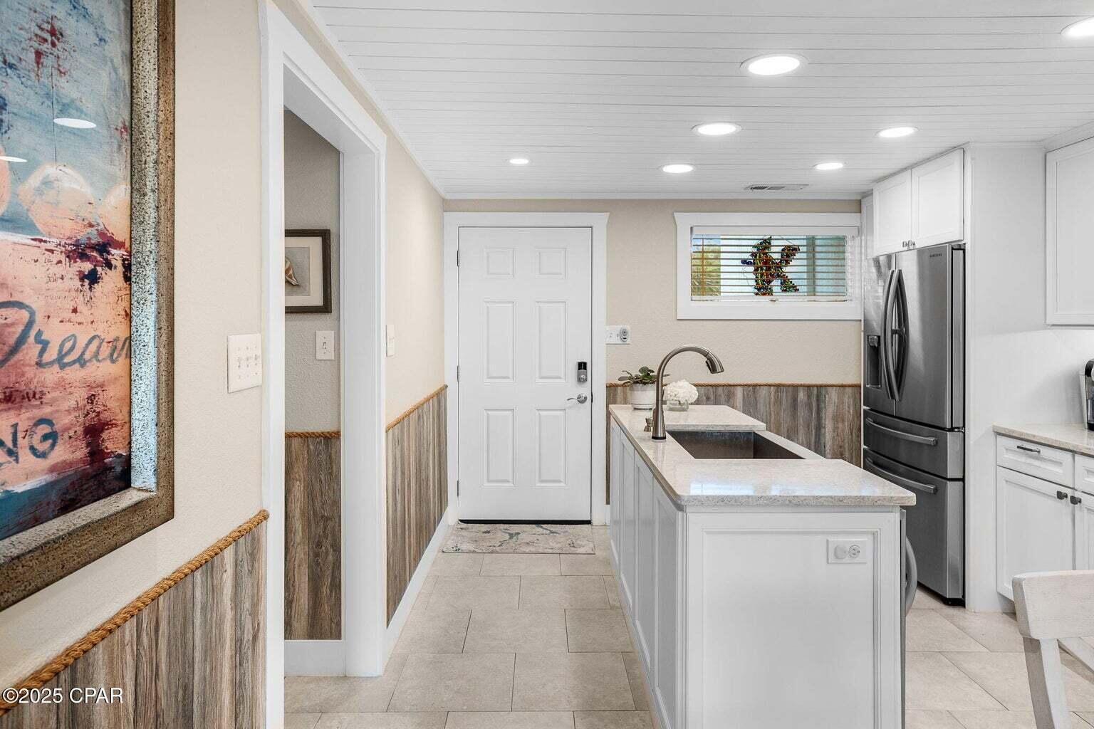 SUNNYSIDE BEACH & TENNIS CONDO - Residential