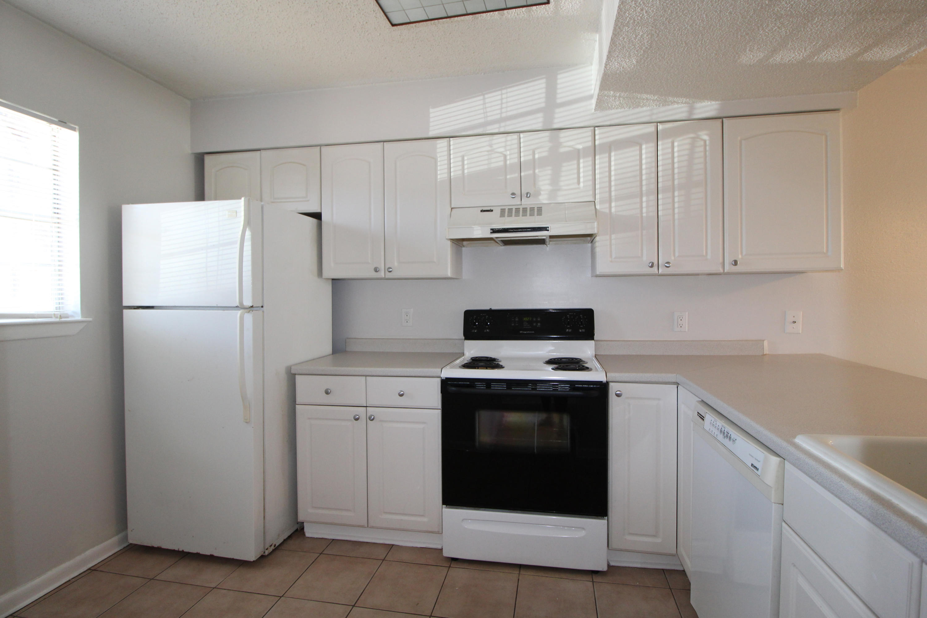 ISLANDWOOD CONDO - Residential Lease
