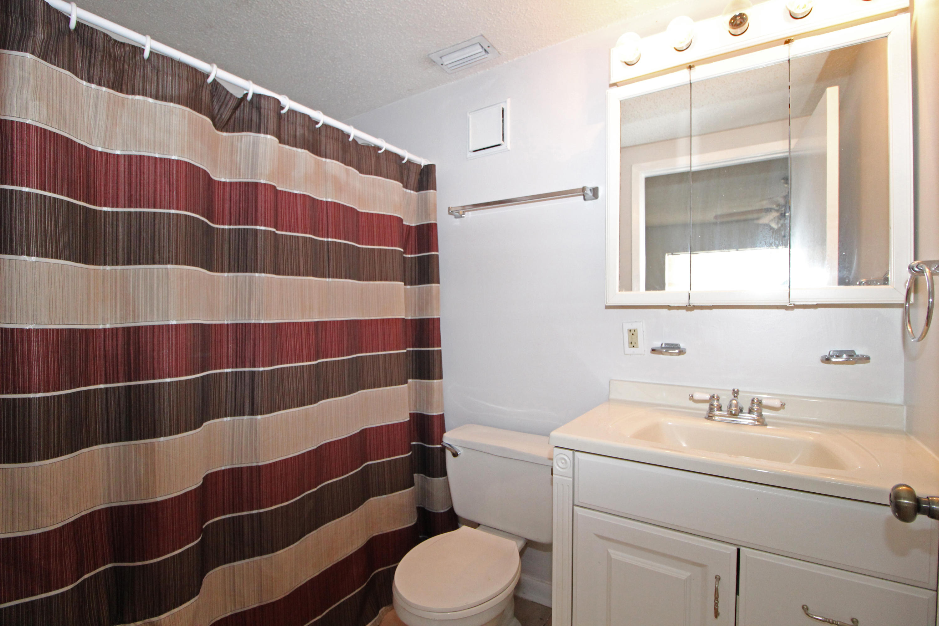 ISLANDWOOD CONDO - Residential Lease