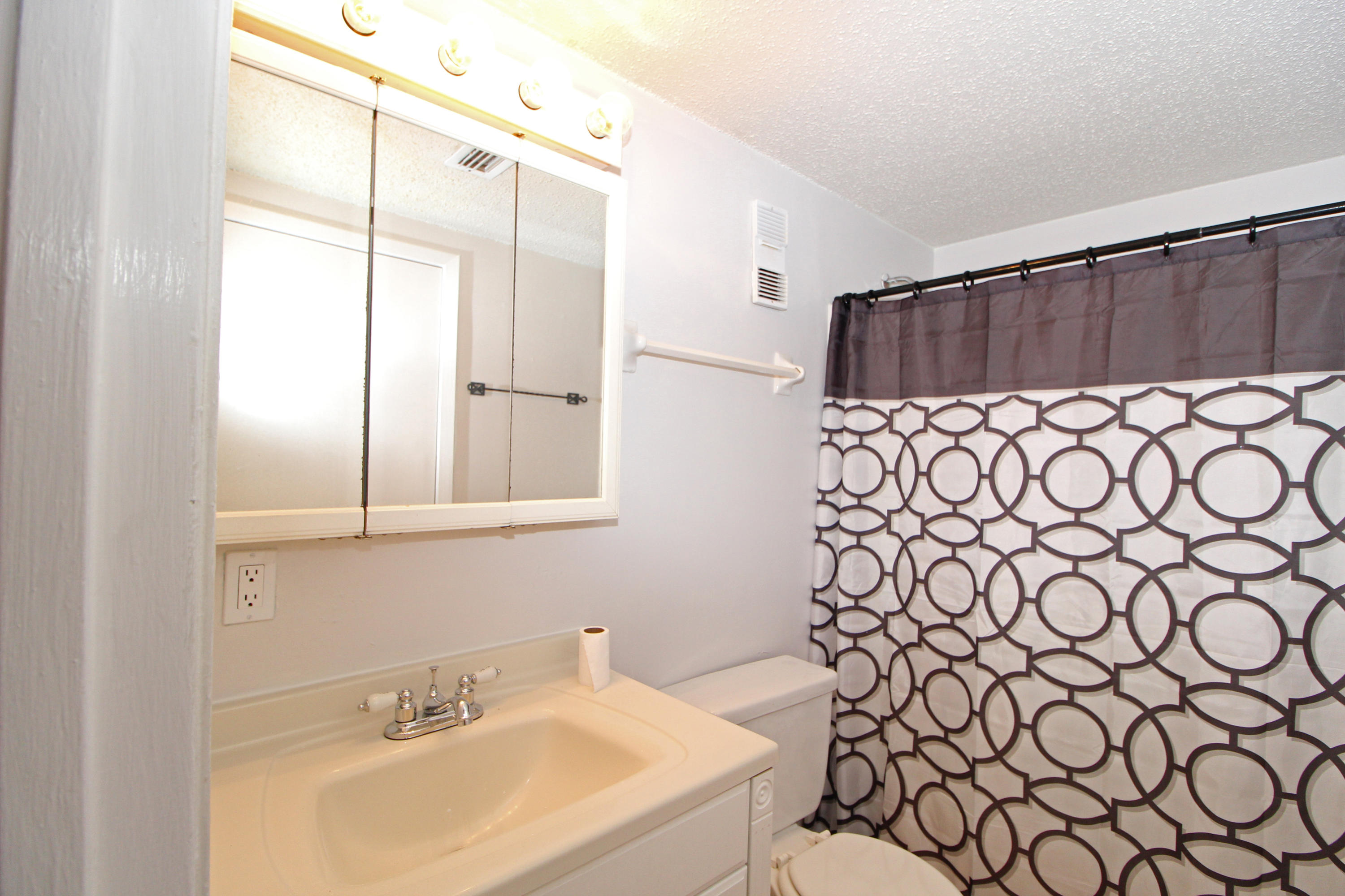 ISLANDWOOD CONDO - Residential Lease