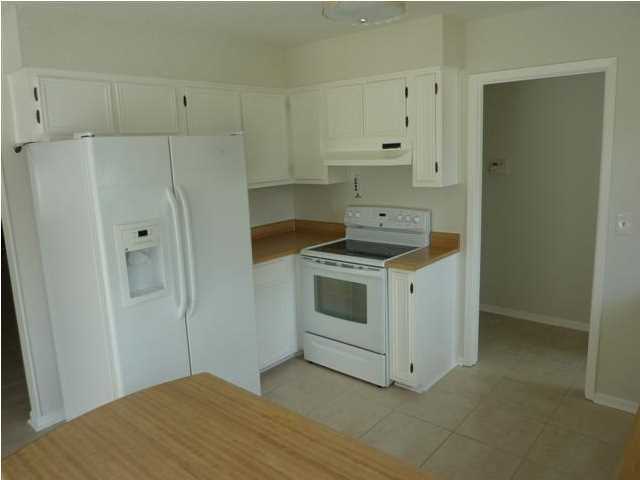 MARY ESTHER MANOR - Residential Lease