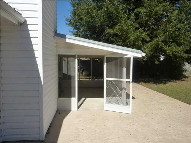 MARY ESTHER MANOR - Residential Lease