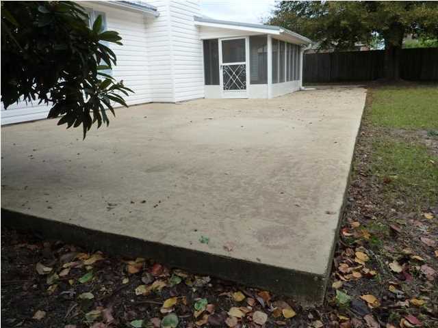 MARY ESTHER MANOR - Residential Lease