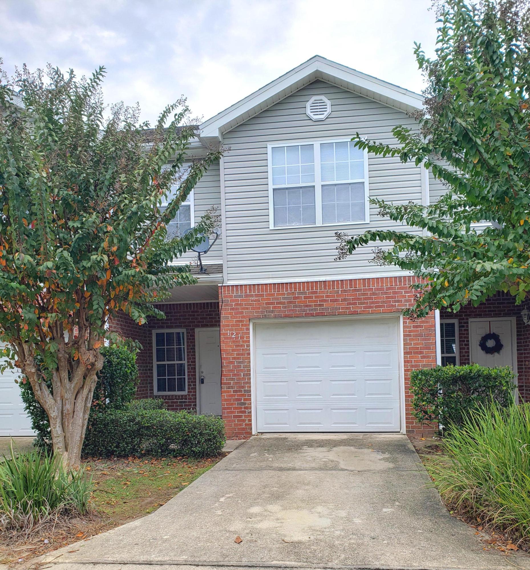 3 bedroom, 2.5 bath townhome with a 1 car garage. Granite countertops in kitchen and bathrooms. Carpet on stairs and in bedrooms - all 3 bedrooms are located upstairs. Owner will allow dogs up to 50 lbs (must be fully grown - NO puppies). Call today to set up a viewing.