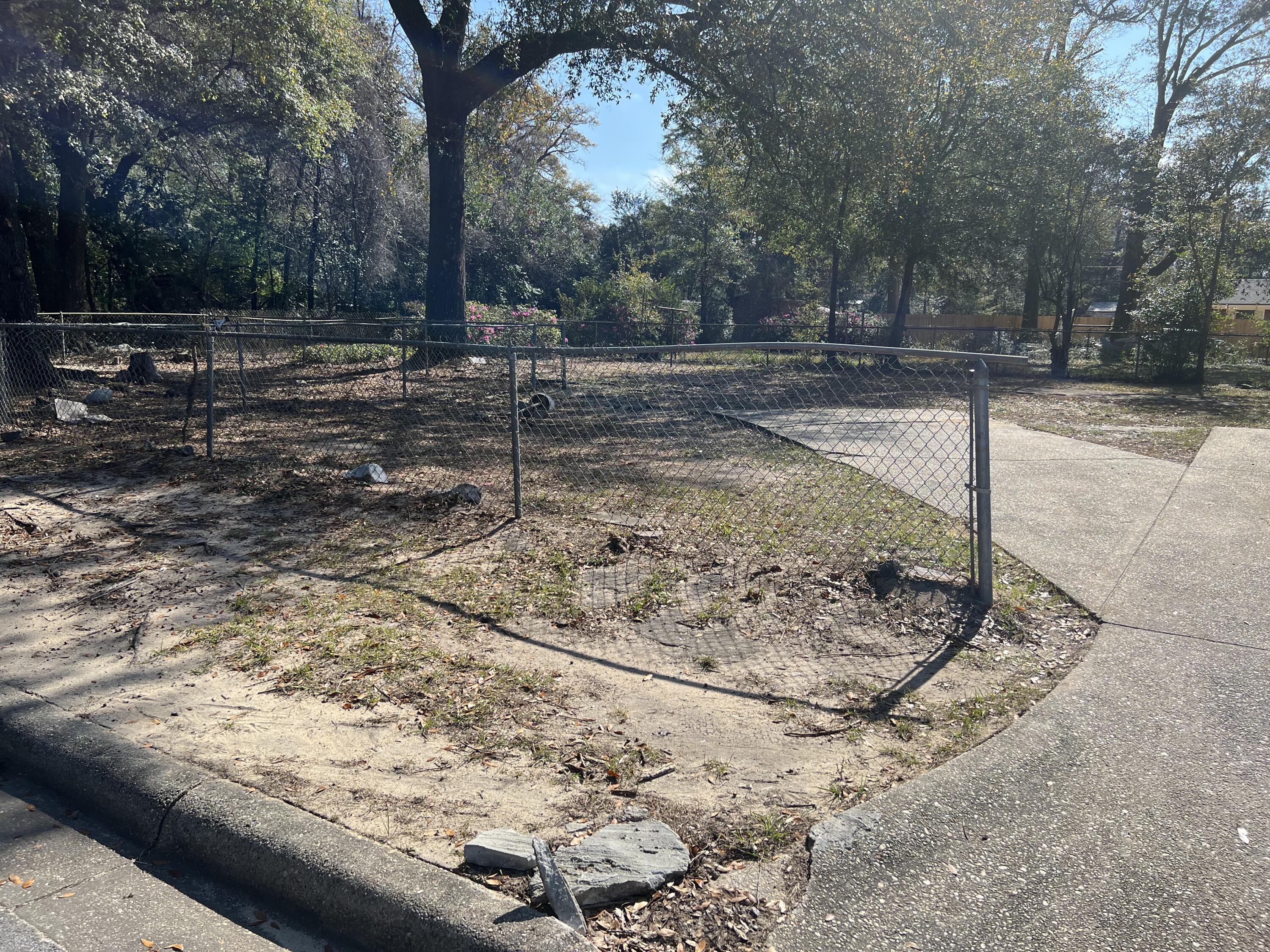 LOT 1 & 2 BLOCK 85 17-3N-23-2490-0085-0010 AND 
 17-3N-23-2490-0085-0020 - Residential