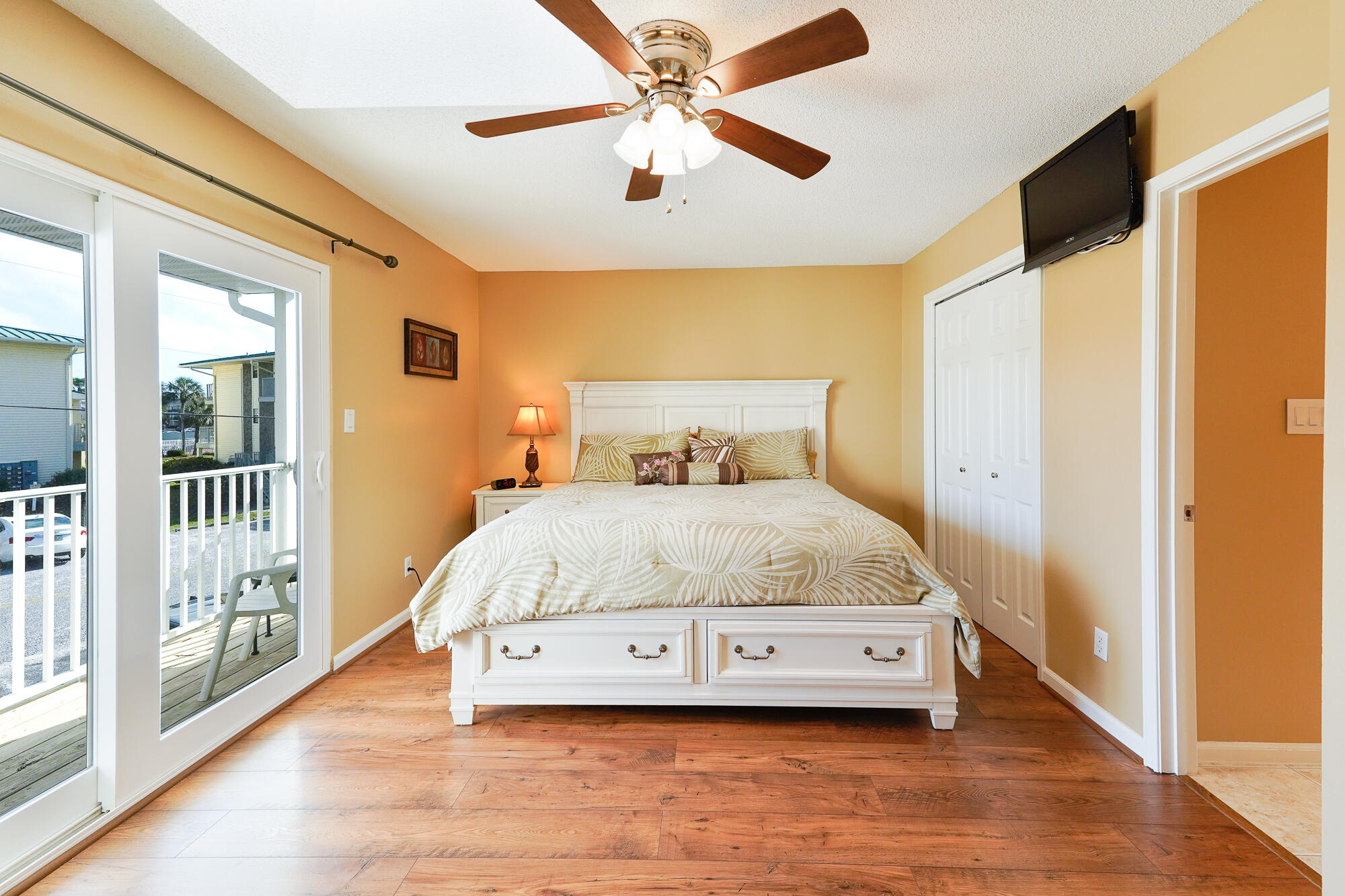 WOODLAND SHORES TOWNHOMES PHASE IV - Residential
