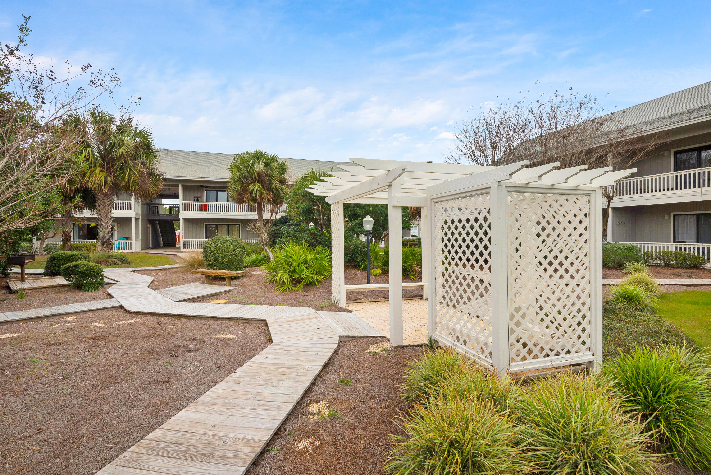 BEACHWOOD VILLAS CONDO - Residential