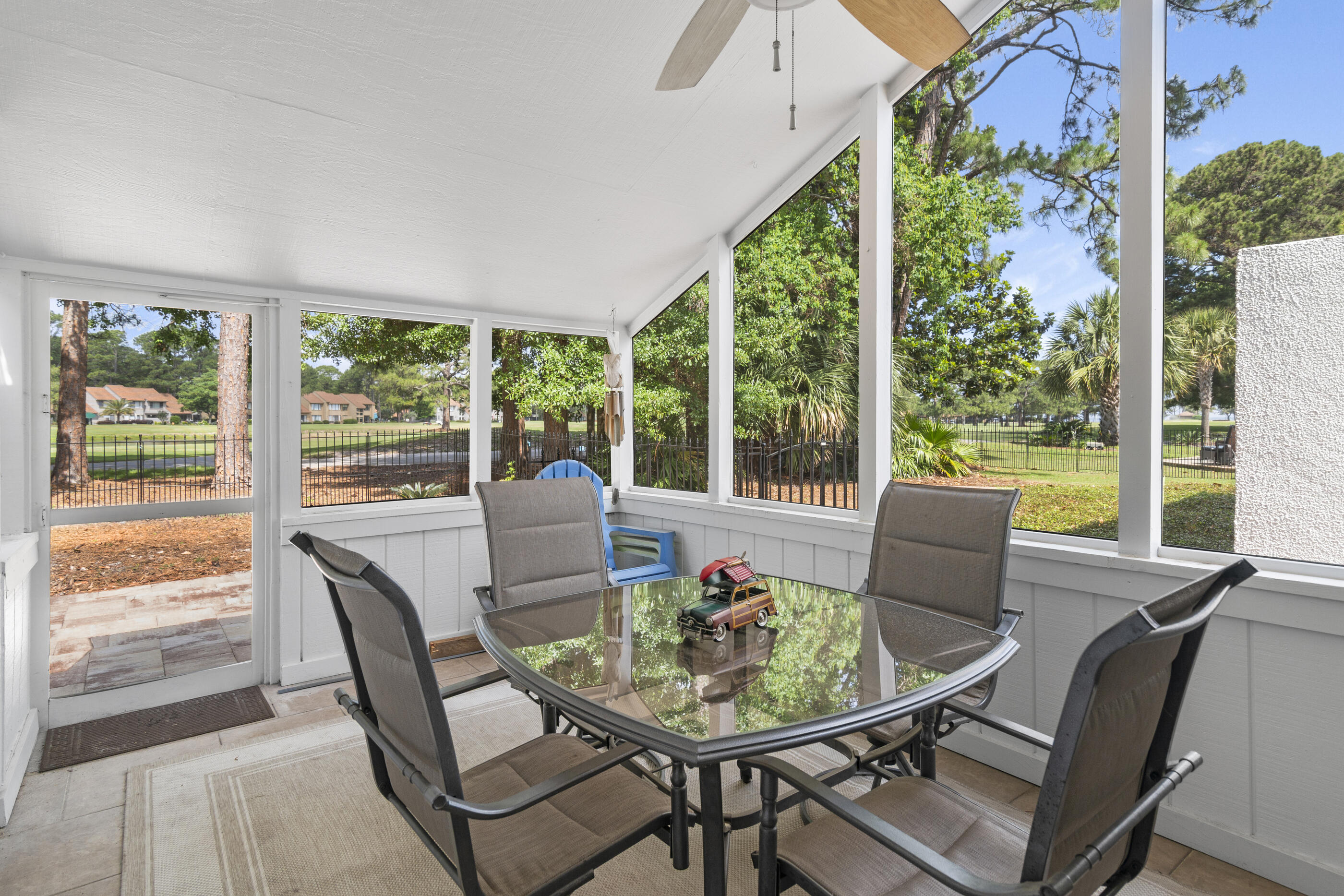 LINKSIDE VILLAGE UNIT 1 - Residential