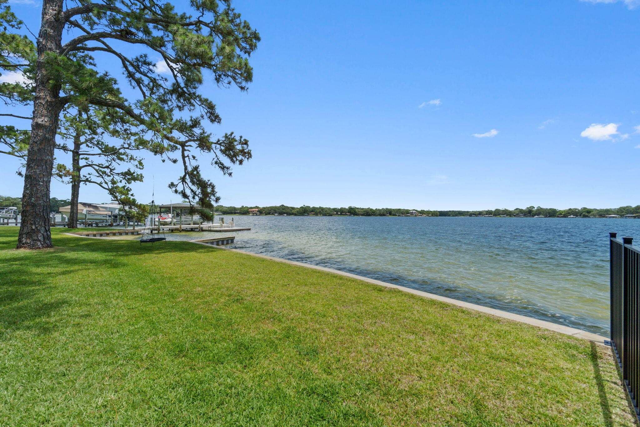PARADISE POINT - Residential