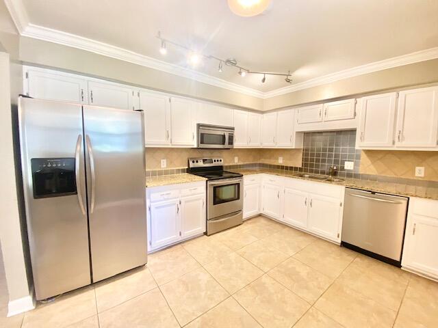 FOXWOOD ESTATES 1 - Residential Lease