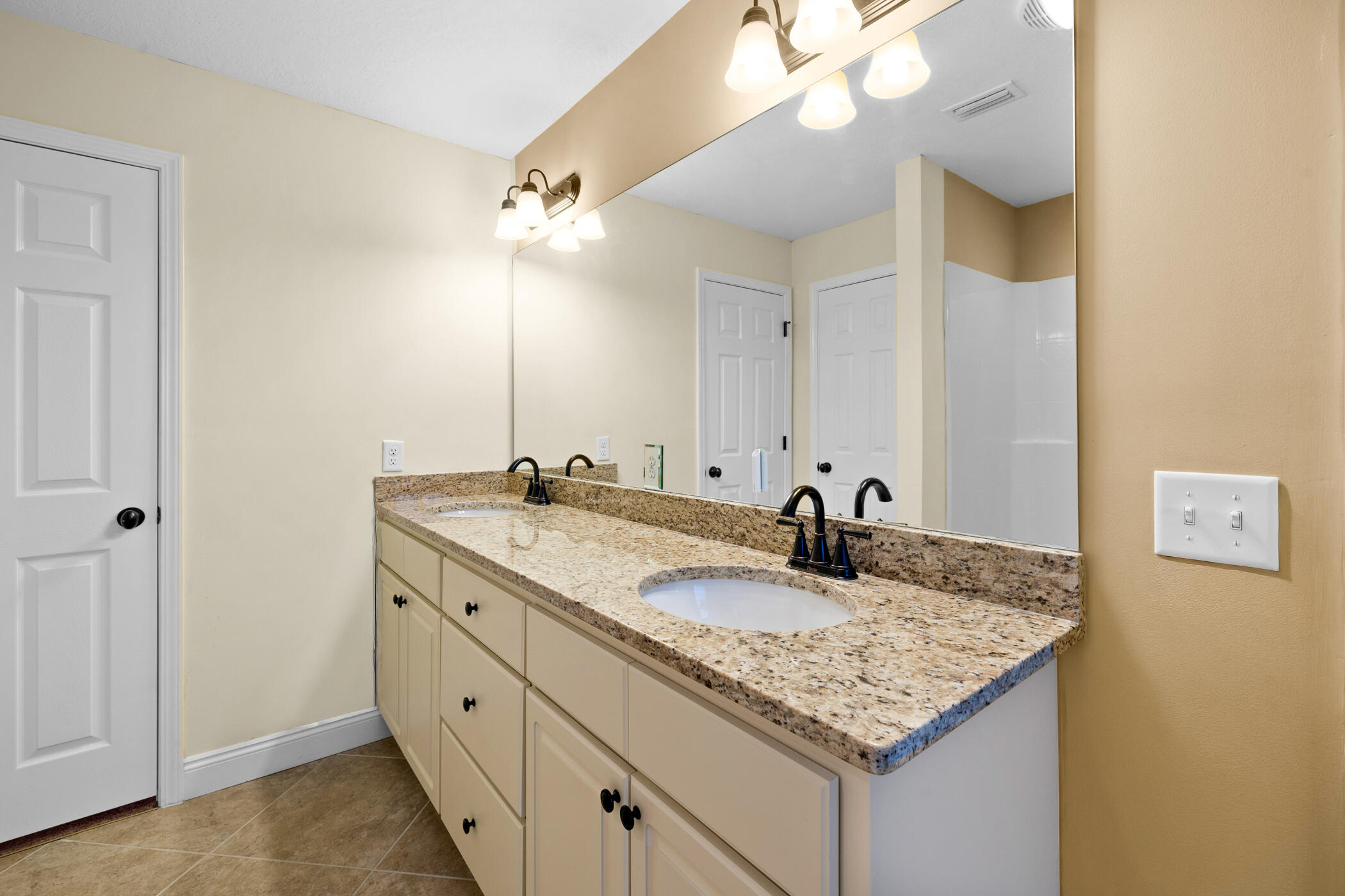 Annabella's Townhouse - Residential