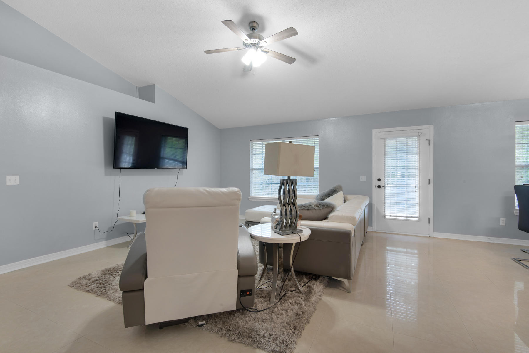 CHEROKEE BEND S/D PH 2 - Residential Lease