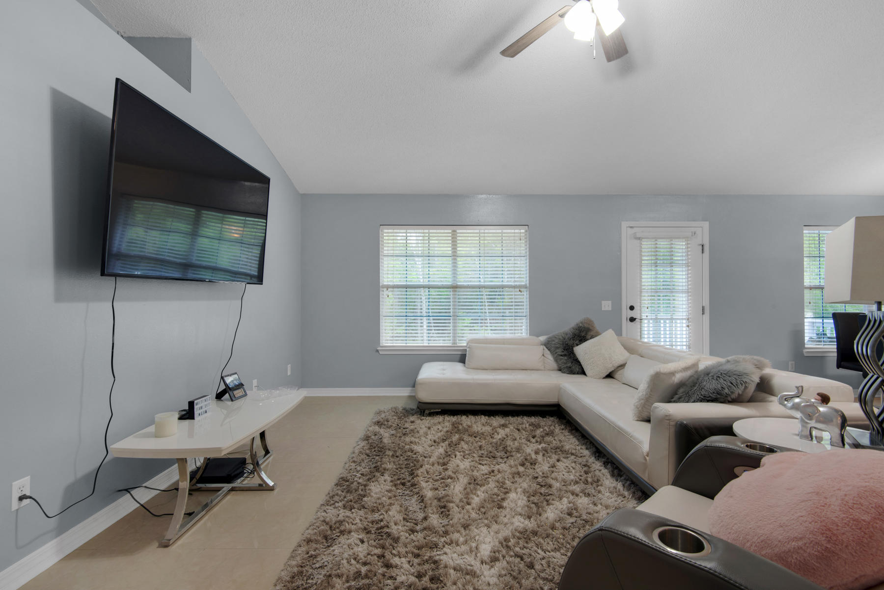 CHEROKEE BEND S/D PH 2 - Residential Lease