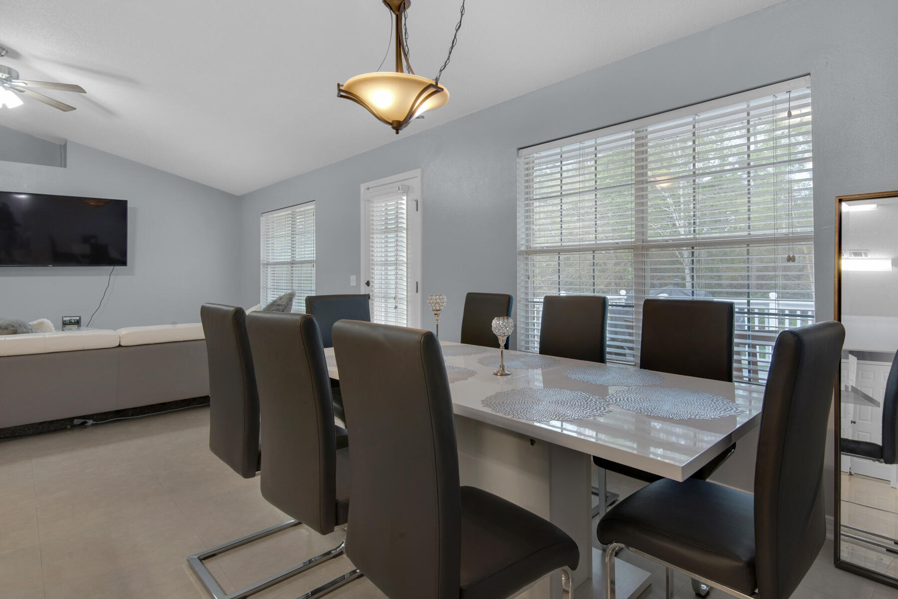 CHEROKEE BEND S/D PH 2 - Residential Lease