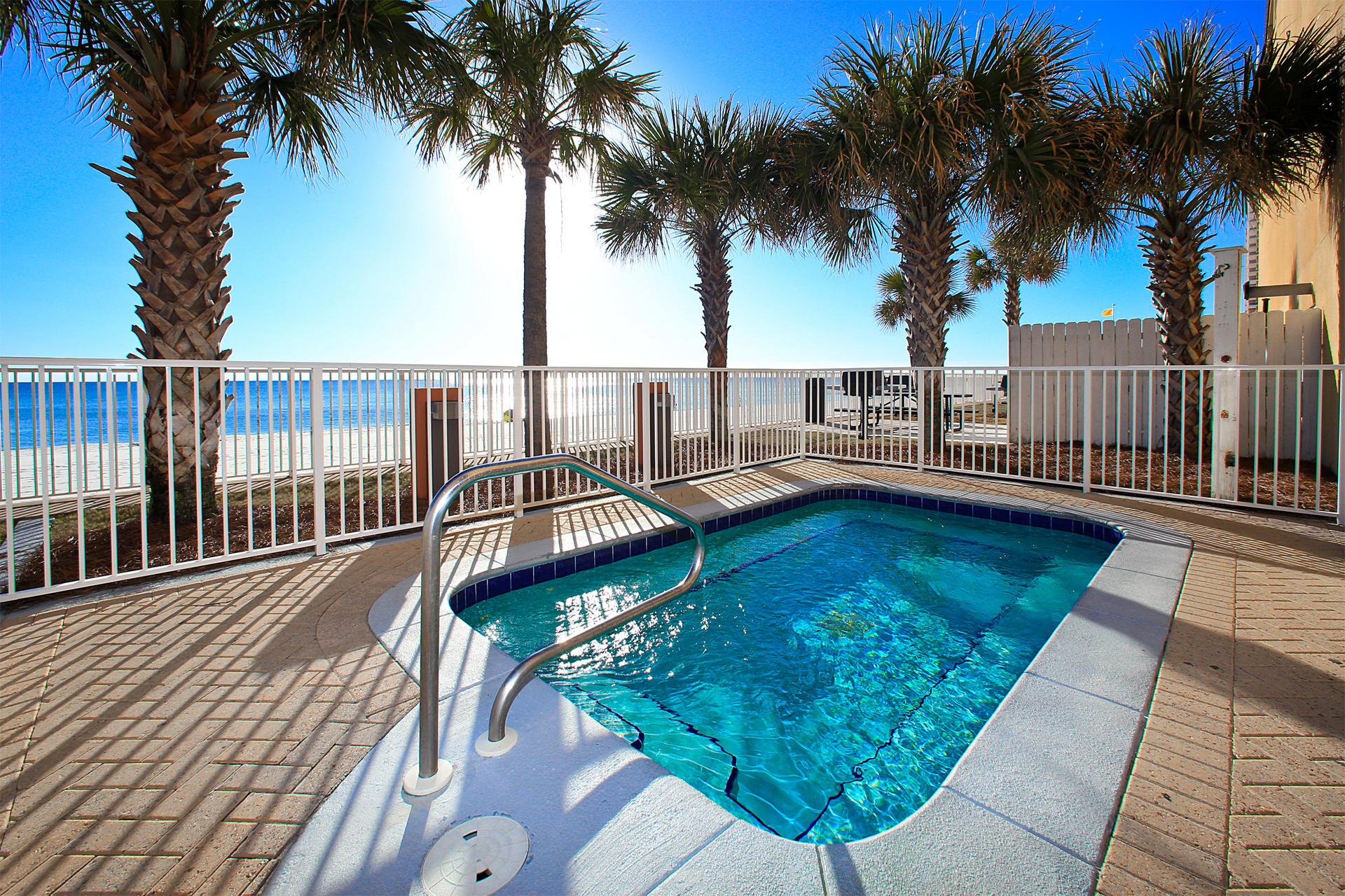 TROPIC WINDS - Residential