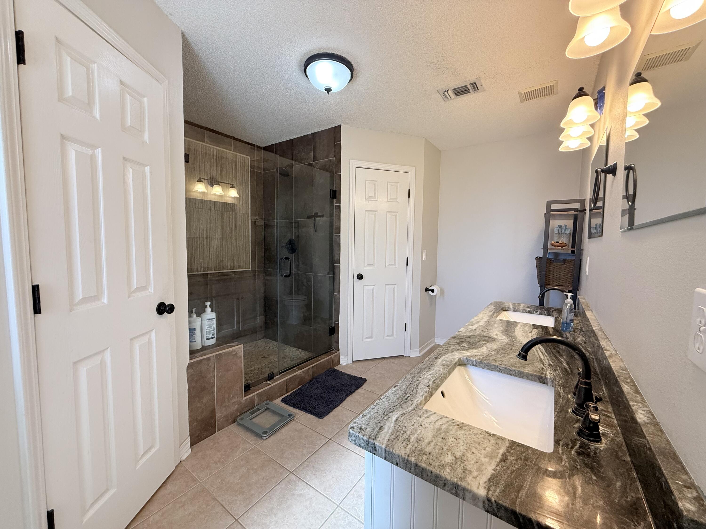 CREETWOODS - Residential Lease