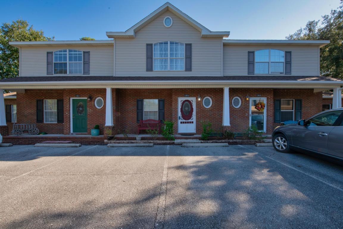 *Move-in Ready!* 
Beautiful brick townhome located in the heart of Niceville! 
You'll love the open and inviting living space, with plenty of additional storage under the staircase.
Adjacent to the living room is the kitchen which has stainless steel appliances, pantry, and a small breakfast bar. Additional half bath located downstairs for convenience and entertaining.
Large laundry room includes washer and dryer (AS-IS), and plenty of space to set up an office or to have as additional storage.
Upstairs you'll find 2 bedrooms and 1 bath. Double vanity sink and tub shower combo.
Out back there is a small patio and open yard.
Pets may be considered with owner approval- restrictions apply.
Tenant to verify all data.
To schedule a showing, please call Sound Choice Real Estate- 850.389.8533