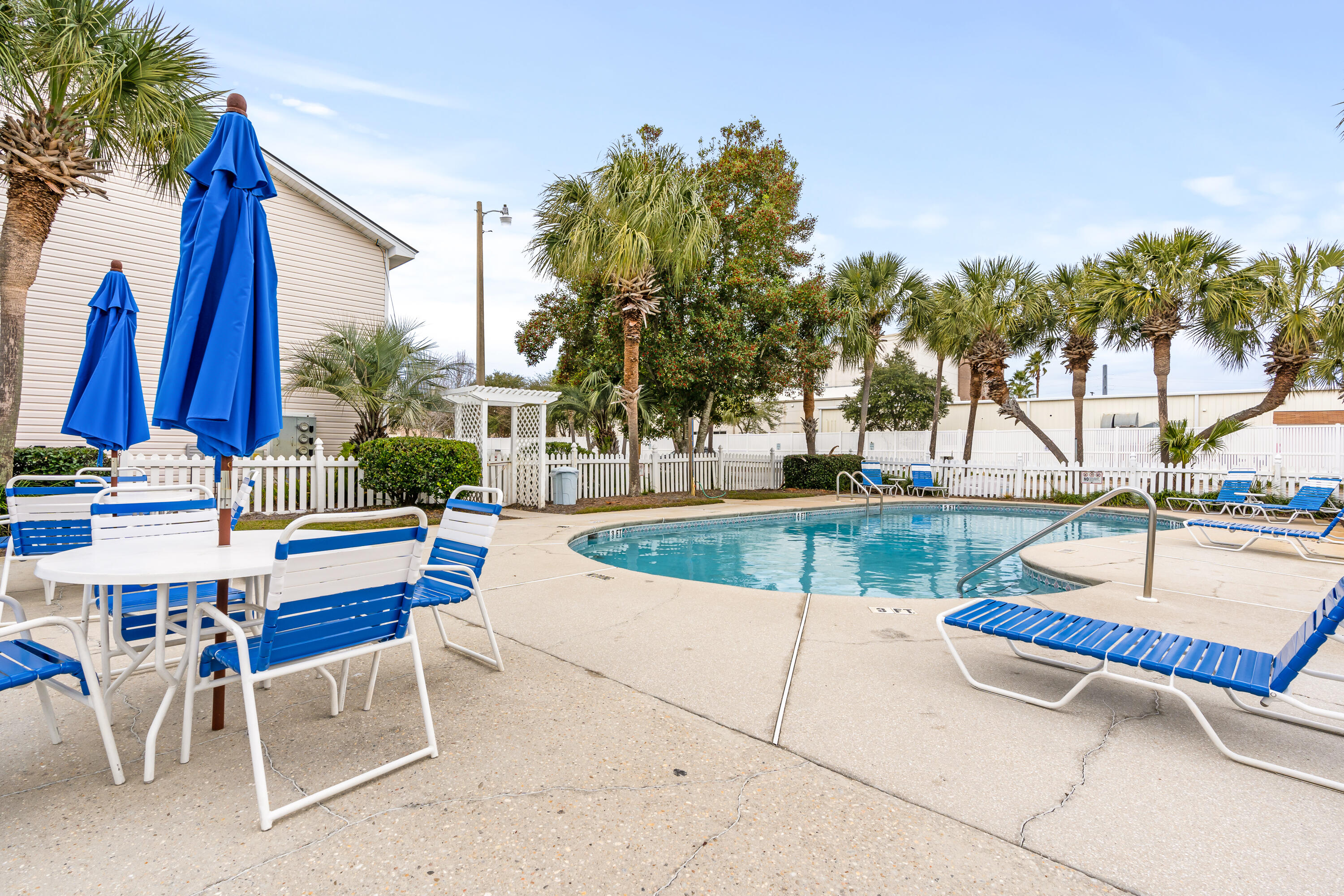 SUMMERLAKE T/H - Residential