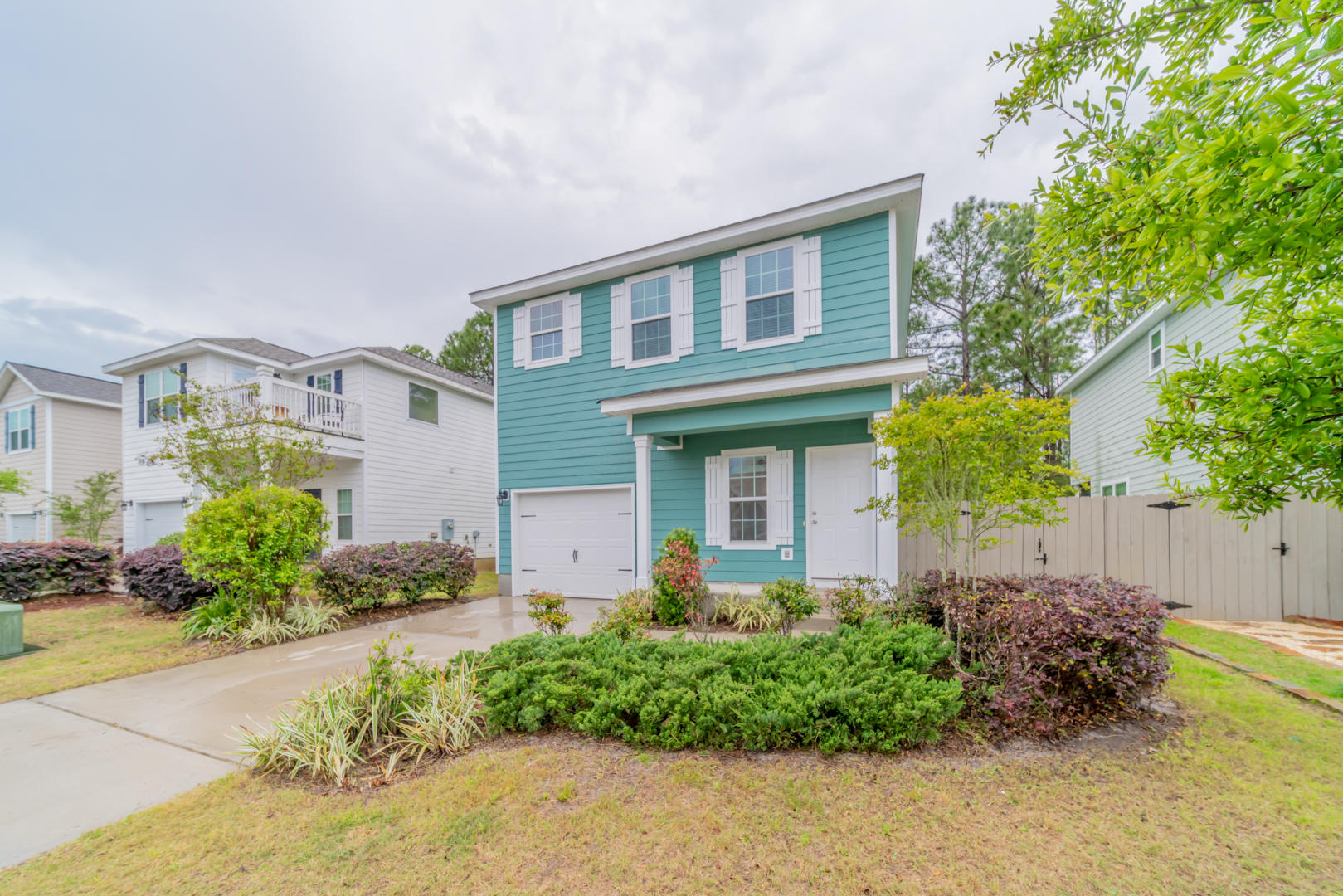 Adorable unfurnished cottage house features 3 bedrooms, 2 bathrooms, double vanity, soaker tub, walk in shower, and walk in closet in the master suite.