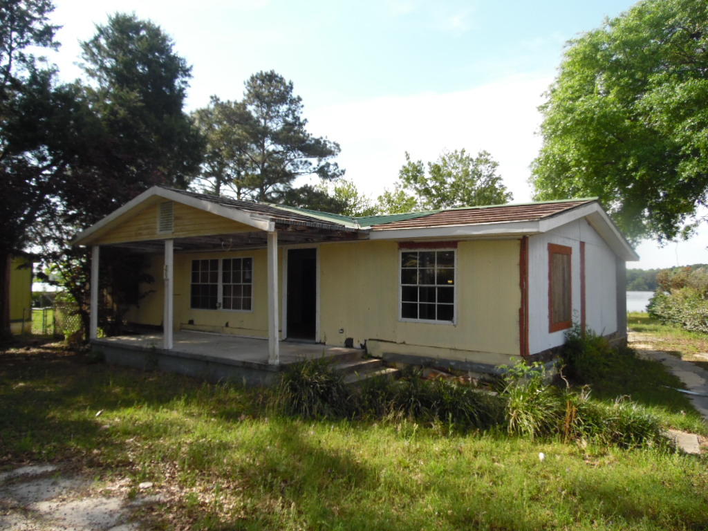 REO. WATERFRONT Home on almost half of an acre.This home has over 1500 square feet and 195 feet of waterfront on Beautiful Lake Juniper. Most of the value is placed in the land and not the home. Home is Sold ''AS IS''. SELLER FINANCING with ANY CREDIT SCORE, 10% down and proof of income.